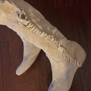 Womens slightly worn Nine West all Suede Boot Size 8